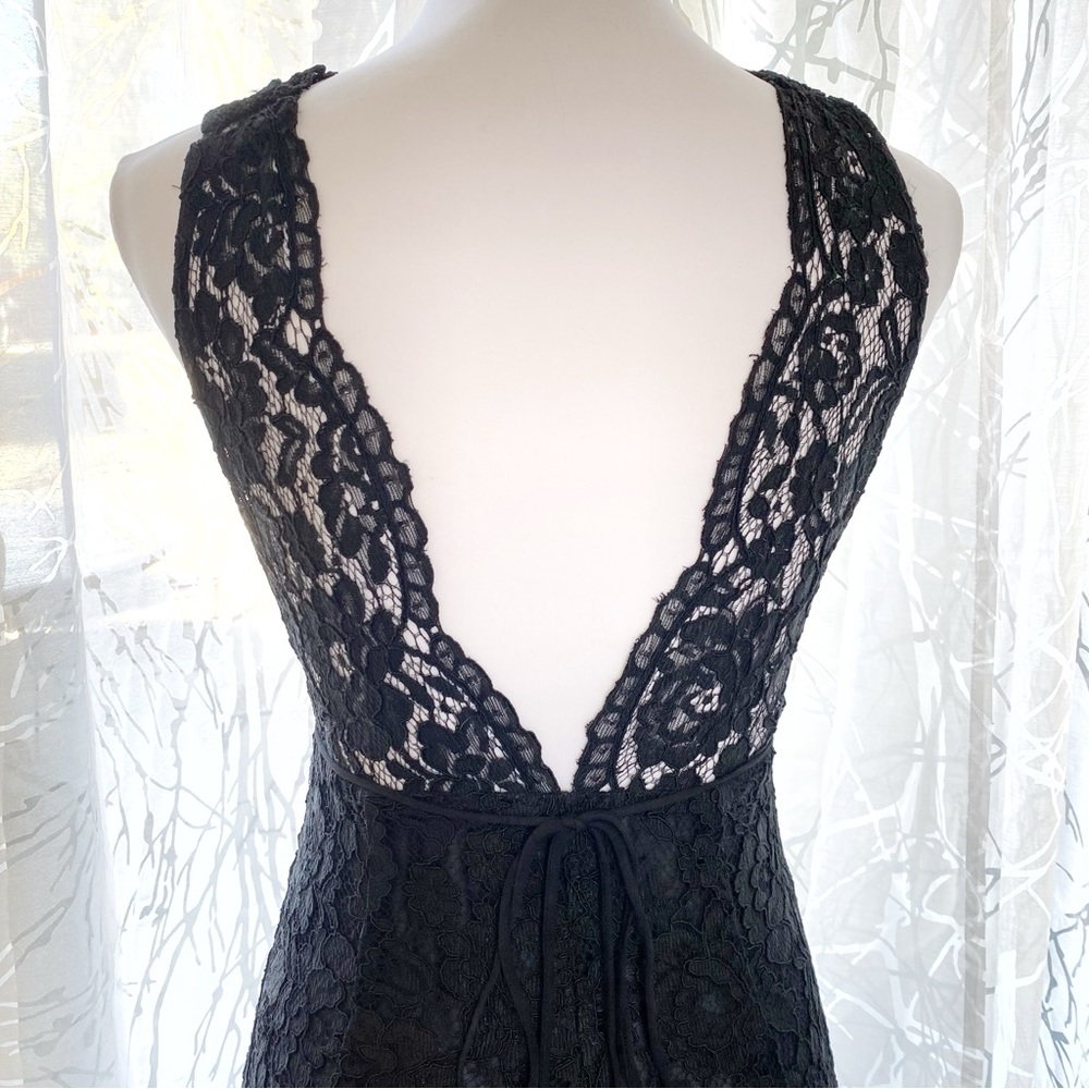 REFORMATION FRANCESCA BLACK LACE SLEEVELESS V-NECK SHEER BACK WRAP MAXI DRESS - Picture 7 of 11